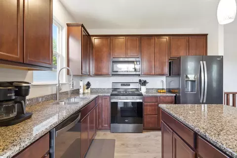 Kitchen - 242 Jay Ct, Delaware, OH 43015 photo 2 of 3