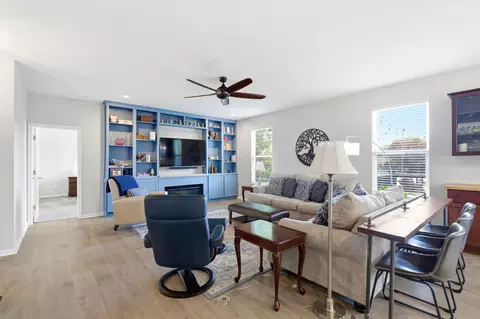 Living - 242 Jay Ct, Delaware, OH 43015 photo 3 of 5