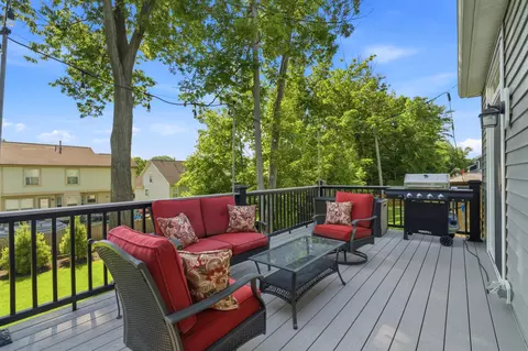 Exterior - 242 Jay Ct, Delaware, OH 43015 photo 5 of 11