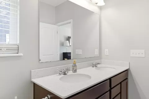 Bath - 242 Jay Ct, Delaware, OH 43015 photo 2 of 6