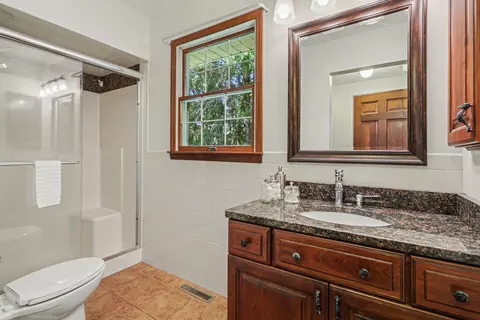 Bath - 844 Brookpark Rd, Marion, OH 43302 photo 2 of 4