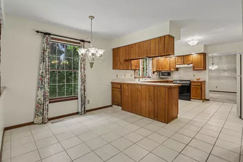 Kitchen - 844 Brookpark Rd, Marion, OH 43302 photo 4 of 5