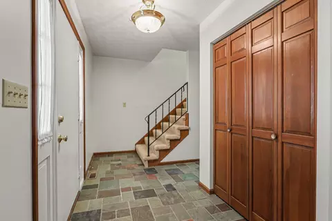 Entry Way - 844 Brookpark Rd, Marion, OH 43302 photo 1 of 2