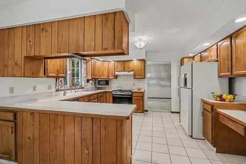 Kitchen - 844 Brookpark Rd, Marion, OH 43302 photo 3 of 5