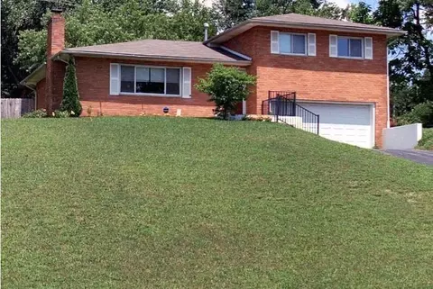 3250 Darracq Cir, Columbus, OH 43223
