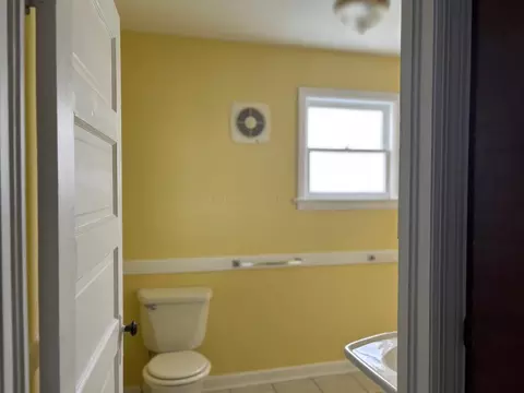 Bath - 138 W Mark St, Marion, OH 43302 photo 1 of 3