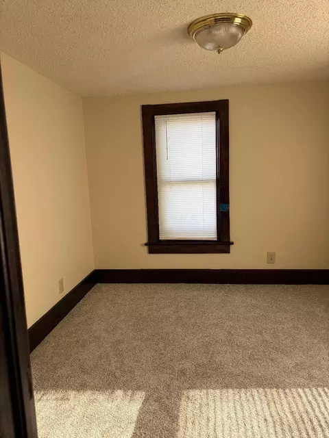 Bedroom - 138 W Mark St, Marion, OH 43302 photo 2 of 3