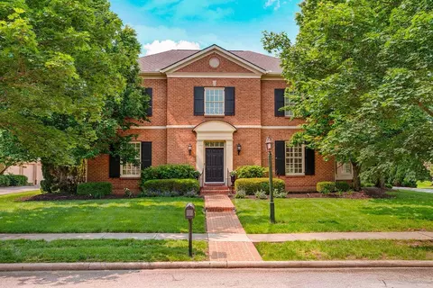 3762 Pembrooke Grn E, New Albany, OH 43054