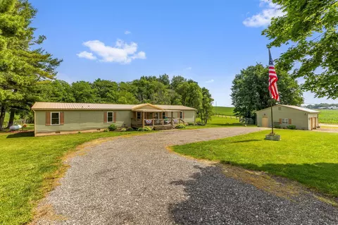 5080 Canal Rd NE, Pleasantville, OH 43148