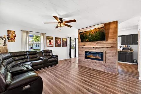 Living - 503 E 7th St, Wellston, OH 45692 photo 1 of 1