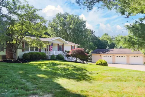 1588 Apple Valley Dr, Howard, OH 43028