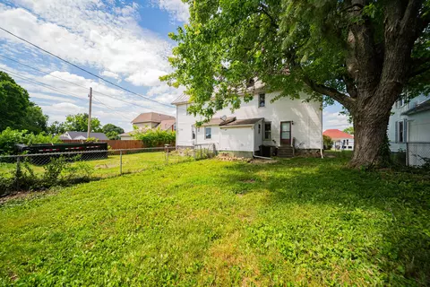 Exterior - 123 W Corwin St, Circleville, OH 43113 photo 5 of 6