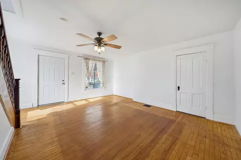 Living - 123 W Corwin St, Circleville, OH 43113 photo 4 of 8