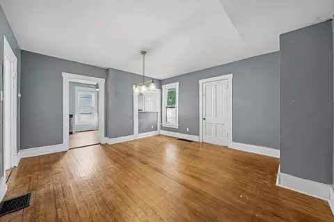 Living - 123 W Corwin St, Circleville, OH 43113 photo 7 of 8