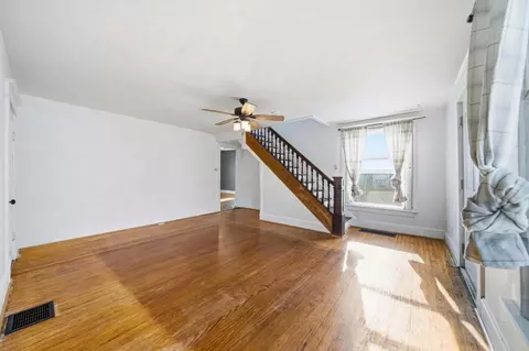 Living - 123 W Corwin St, Circleville, OH 43113 photo 1 of 8
