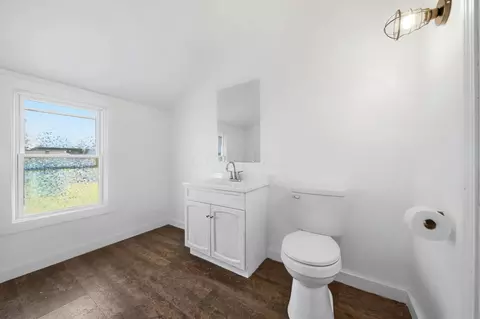 Bath - 123 W Corwin St, Circleville, OH 43113 photo 1 of 2