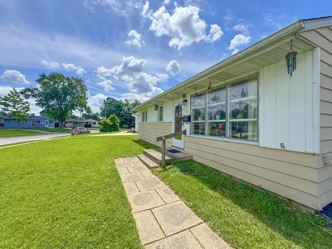 4121 Maplegrove Dr, Grove City, OH 43123