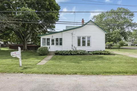 351 N Clayton St, Centerburg, OH 43011