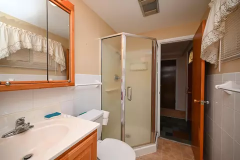 Bath - 237 Edgefield Blvd, Marion, OH 43302 photo 3 of 4