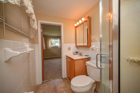 Bath - 237 Edgefield Blvd, Marion, OH 43302 photo 4 of 4