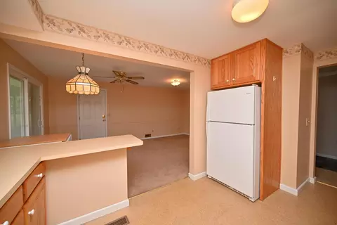 Living - 237 Edgefield Blvd, Marion, OH 43302 photo 4 of 7