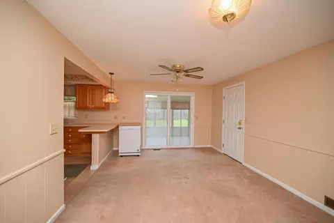 Living - 237 Edgefield Blvd, Marion, OH 43302 photo 5 of 7