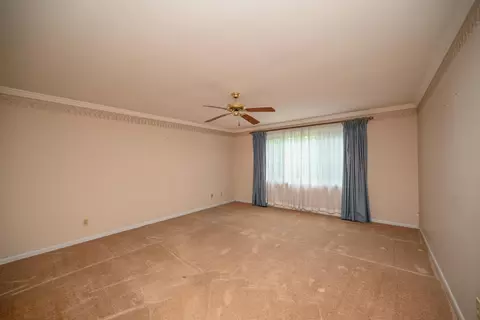 Living - 237 Edgefield Blvd, Marion, OH 43302 photo 2 of 7