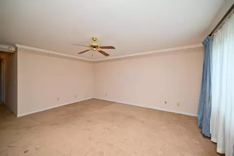 Living - 237 Edgefield Blvd, Marion, OH 43302 photo 3 of 7