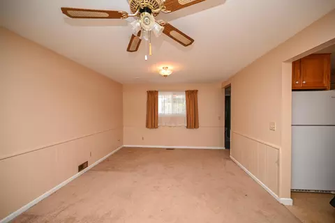 Living - 237 Edgefield Blvd, Marion, OH 43302 photo 6 of 7