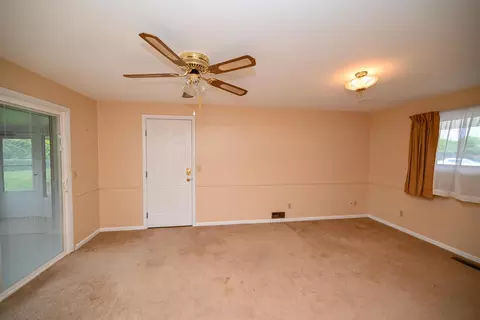 Living - 237 Edgefield Blvd, Marion, OH 43302 photo 7 of 7