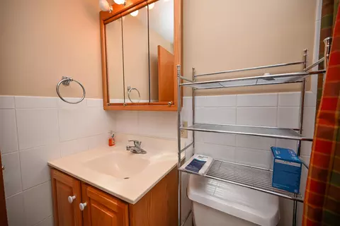 Bath - 237 Edgefield Blvd, Marion, OH 43302 photo 2 of 4