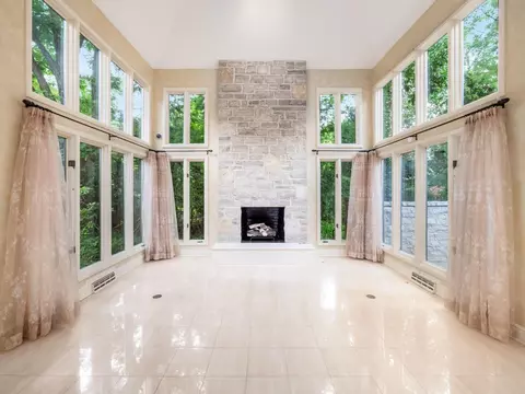 Living - 6 Lyonsgate Rd, Bexley, OH 43209 photo 2 of 11