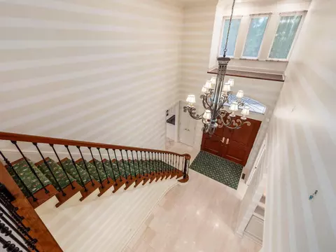 Entry Way - 6 Lyonsgate Rd, Bexley, OH 43209 photo 3 of 4