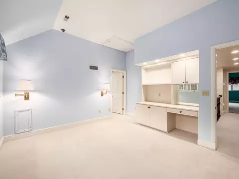 Bedroom - 6 Lyonsgate Rd, Bexley, OH 43209 photo 5 of 6