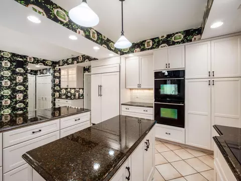 Kitchen - 6 Lyonsgate Rd, Bexley, OH 43209 photo 5 of 8