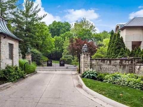 Exterior - 6 Lyonsgate Rd, Bexley, OH 43209 photo 12 of 19