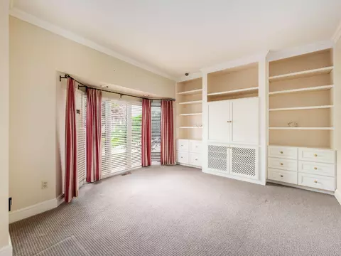 Living - 6 Lyonsgate Rd, Bexley, OH 43209 photo 7 of 11