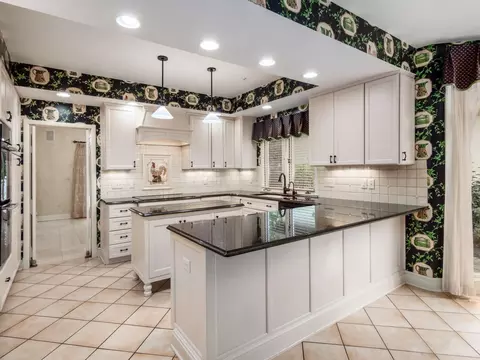 Kitchen - 6 Lyonsgate Rd, Bexley, OH 43209 photo 6 of 8