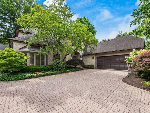 6 Lyonsgate Rd, Bexley, OH 43209