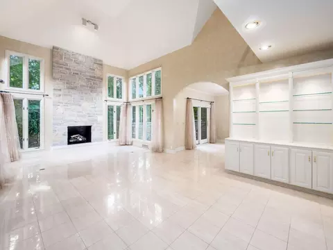 Living - 6 Lyonsgate Rd, Bexley, OH 43209 photo 1 of 11