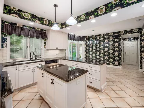 Kitchen - 6 Lyonsgate Rd, Bexley, OH 43209 photo 1 of 8