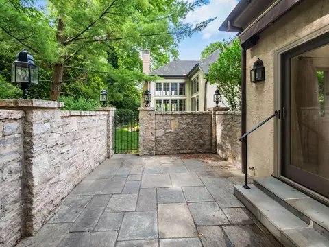 Exterior - 6 Lyonsgate Rd, Bexley, OH 43209 photo 3 of 19