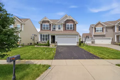 577 Carnaval Creek Dr, Blacklick, OH 43004