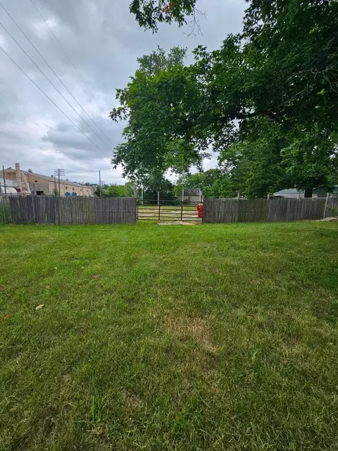 74 S Cherry St, London, OH 43140
