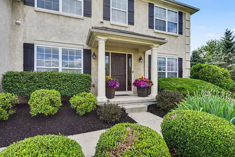 Exterior - 4179 Hickory Rock Dr, Powell, OH 43065 photo 2 of 6