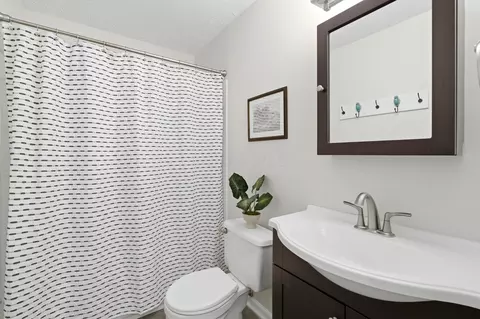 Bath - 2139 Camelback Dr, Columbus, OH 43228 photo 1 of 4