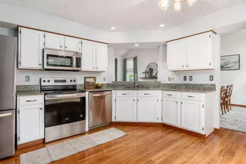 Kitchen - 4118 Pathfield Dr, Columbus, OH 43230 photo 2 of 3