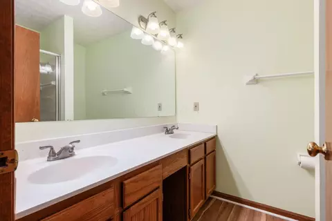 Bath - 4118 Pathfield Dr, Columbus, OH 43230 photo 2 of 4