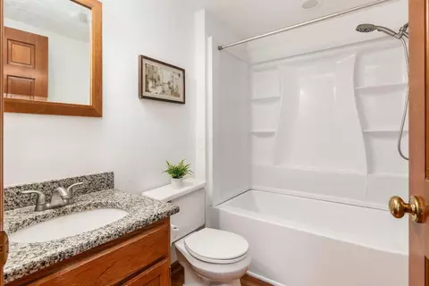 Bath - 4118 Pathfield Dr, Columbus, OH 43230 photo 1 of 4