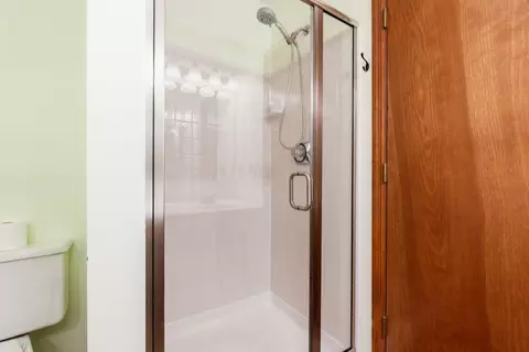 Bath - 4118 Pathfield Dr, Columbus, OH 43230 photo 3 of 4